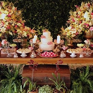 mesa de bolo em casamento ao ar livre no jardim rj rio de janeiro barra da tijuca